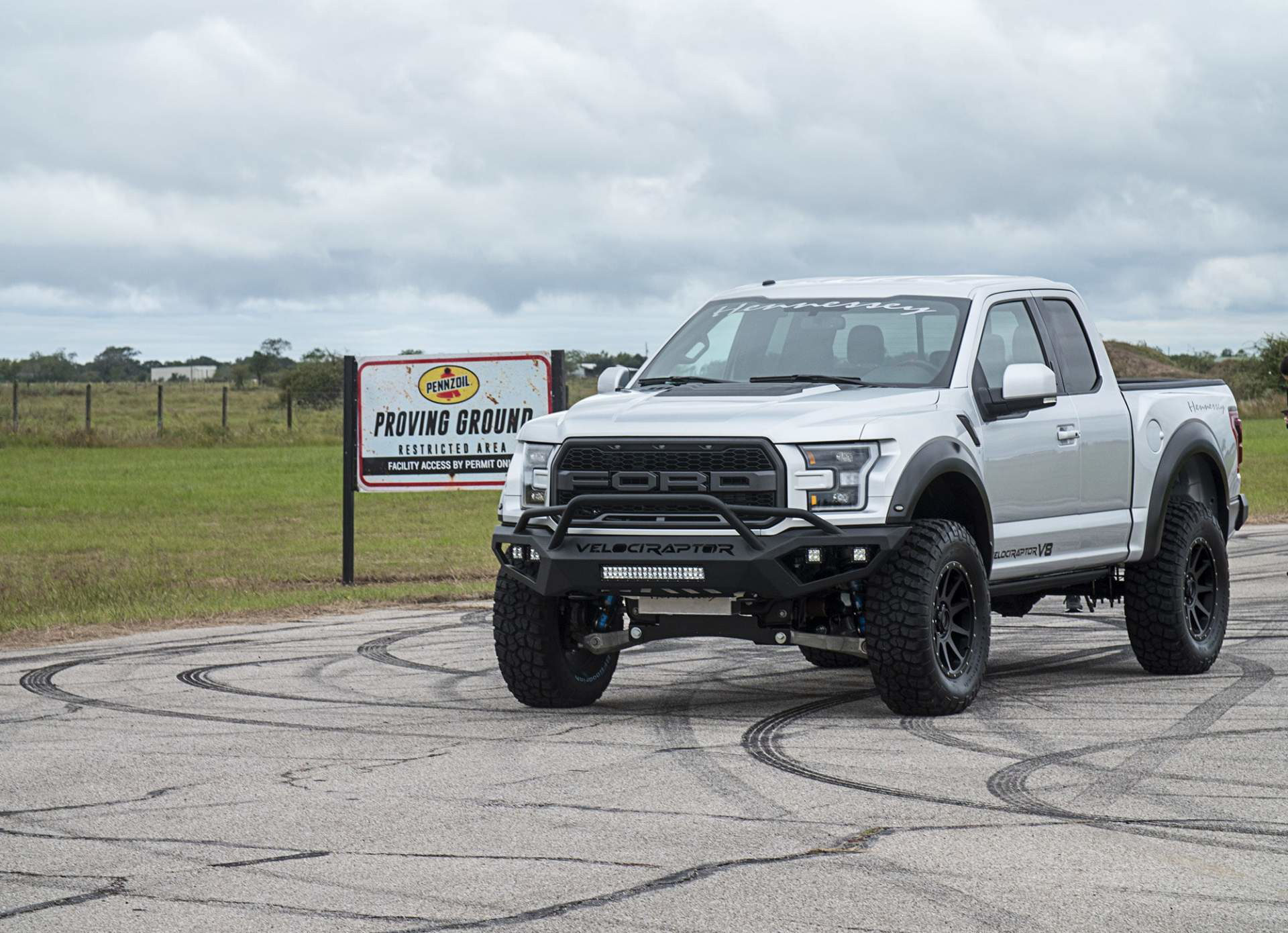 Hennessey Velociraptor V8 5