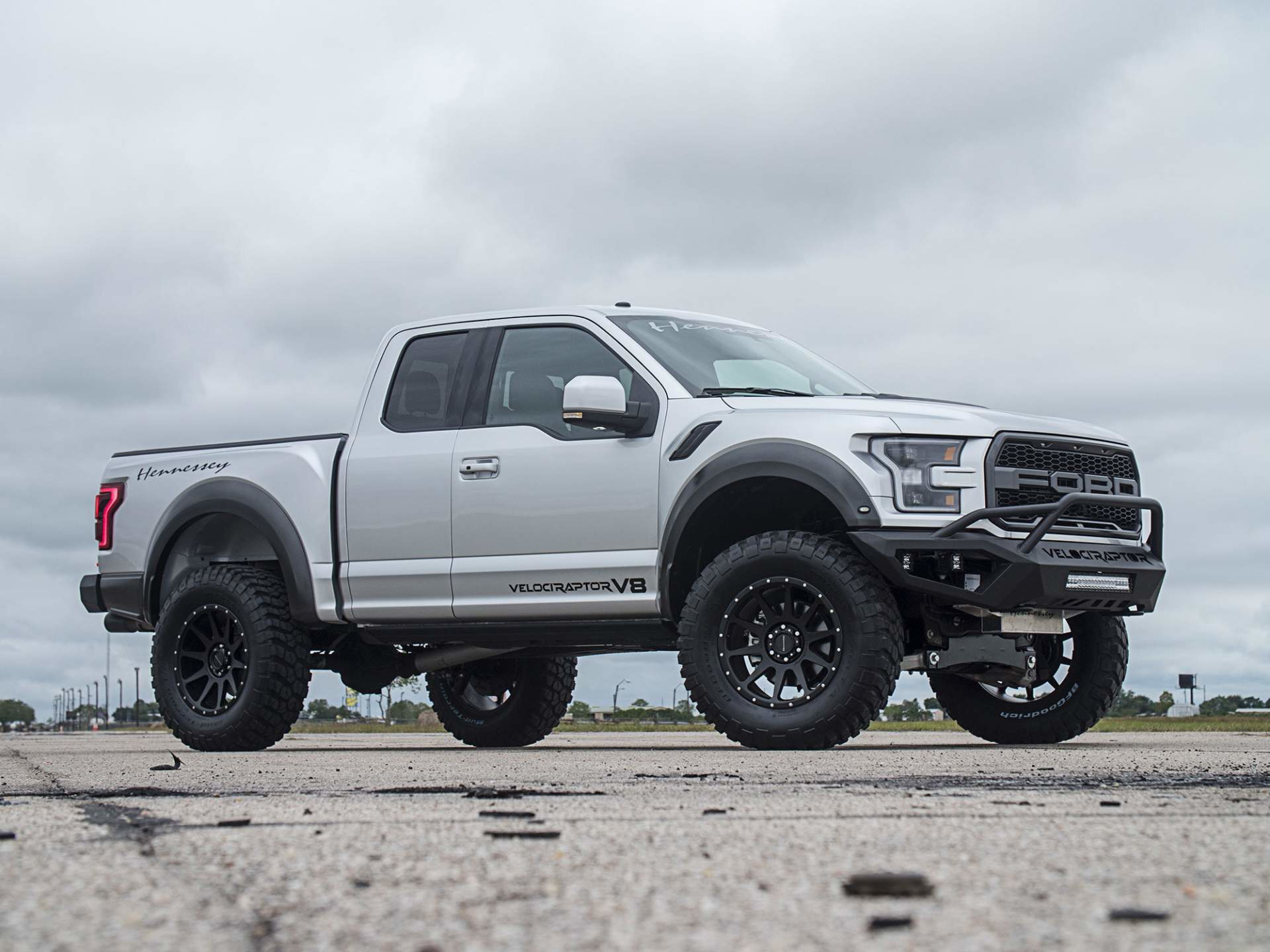Hennessey Velociraptor V8 6