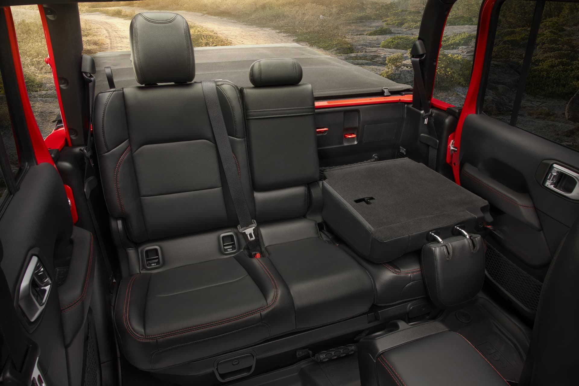 Vista detallada de los asientos traseros del Jeep Gladiator.