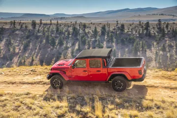 Jeep Gladiator mostrando capacidad off-road.