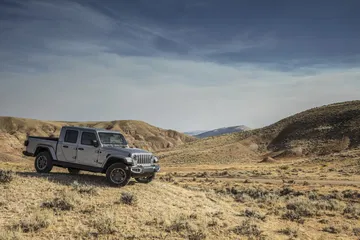El Jeep Gladiator demuestra su versatilidad en caminos complicados.