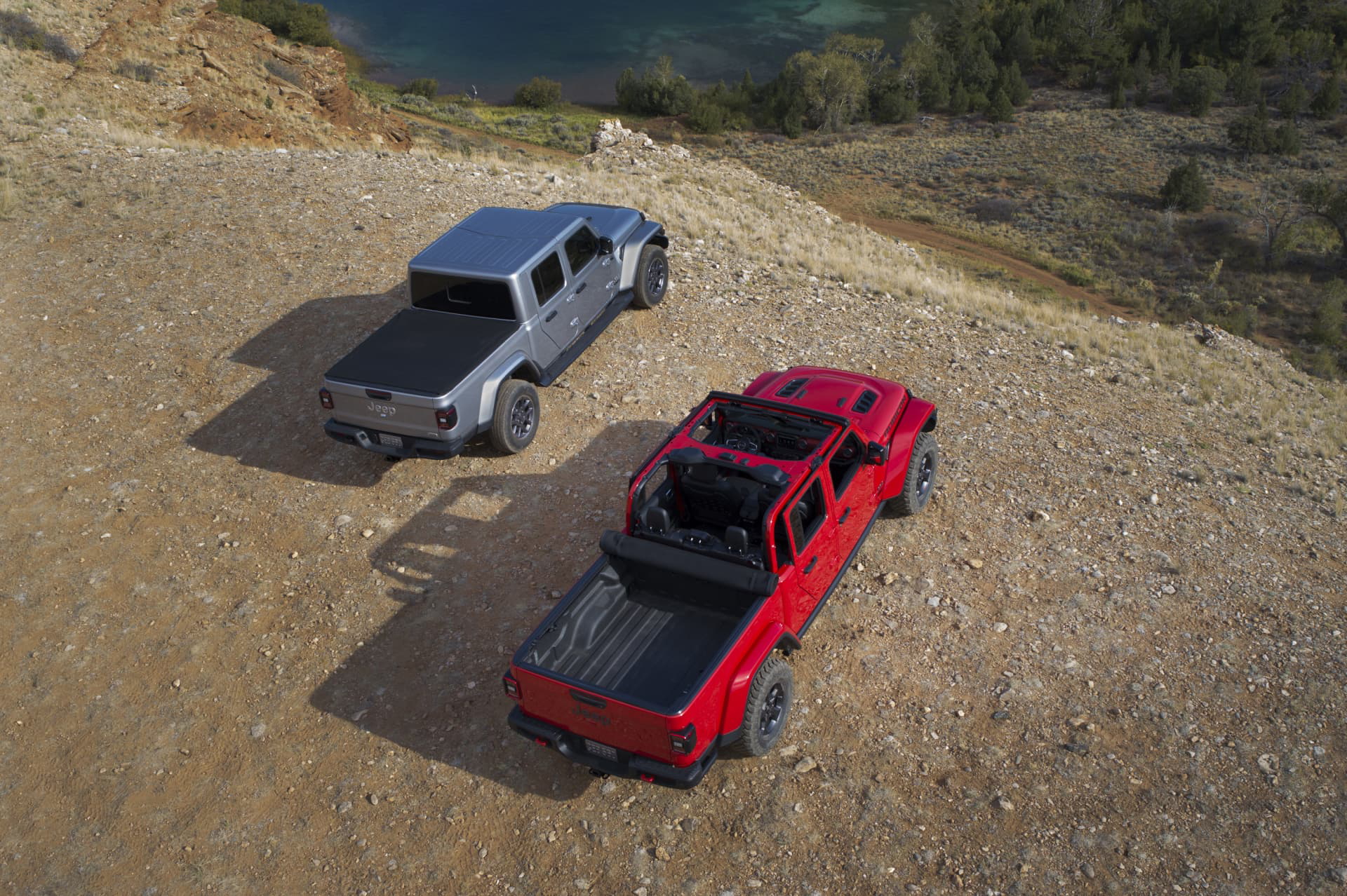 Vista aérea del Jeep Gladiator destacando su capacidad todoterreno