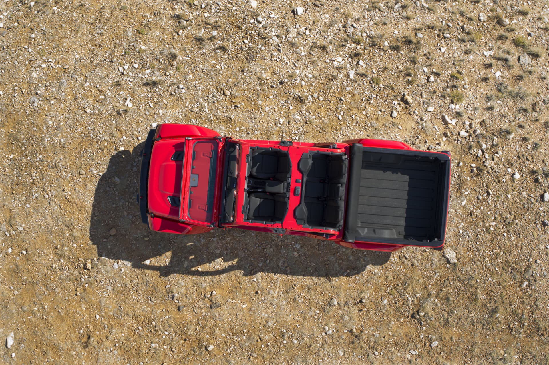Vista aérea del Jeep Gladiator con techo extraíble desmontado.