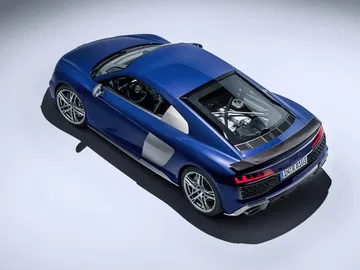 Vista aérea del Audi R8 destacando su diseño de techo y líneas traseras
