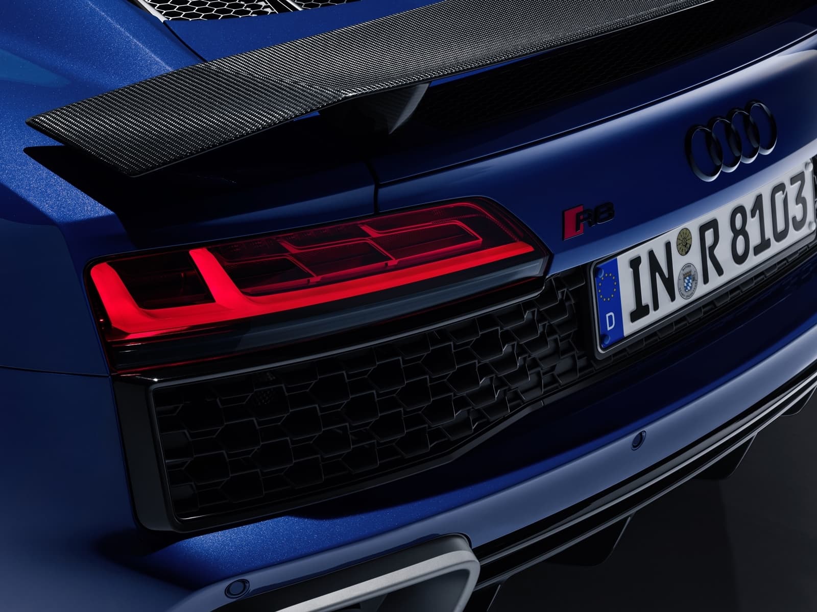 Elegante diseño de la zaga del Audi R8 con líneas bien definidas.