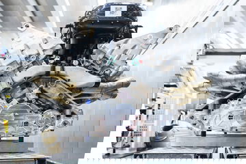 Aston Martin Valkyrie Motor V12 1218 008