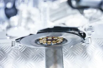 Aston Martin Valkyrie Motor V12 1218 010