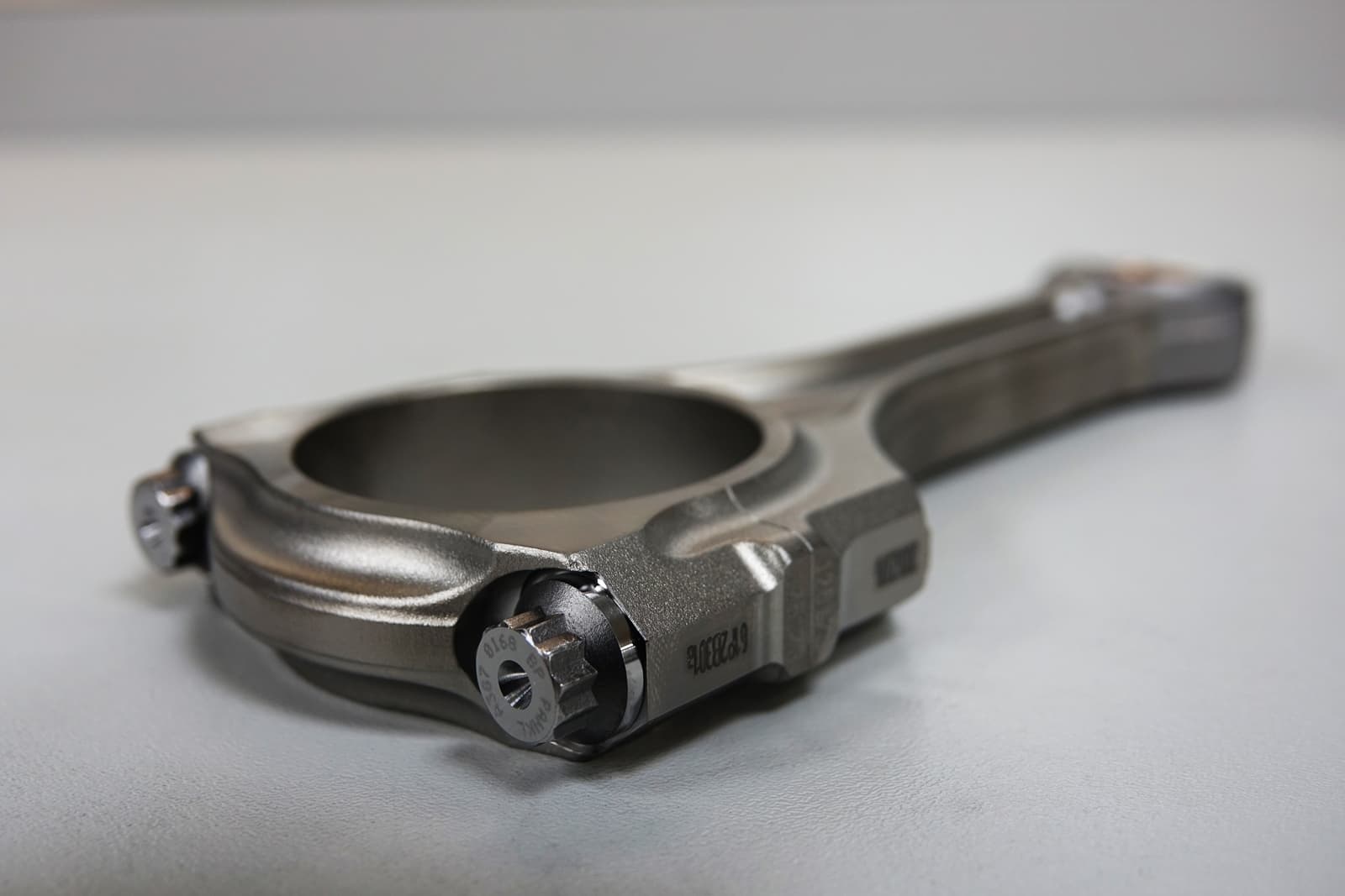 Aston Martin Valkyrie Motor V12 1218 016