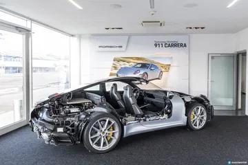 Porsche 911 992 Workshop 30