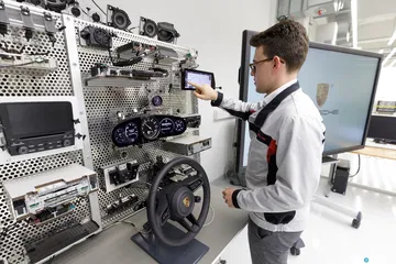 Porsche 911 992 Workshop 31