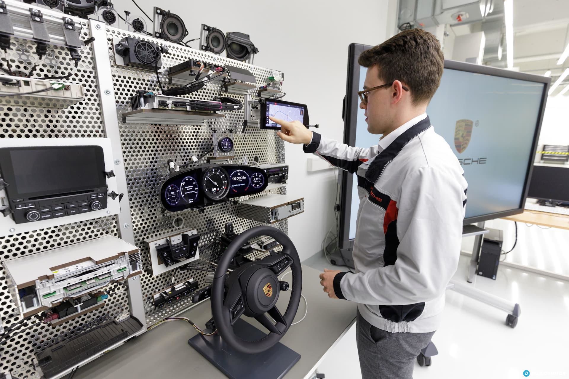 Porsche 911 992 Workshop 31