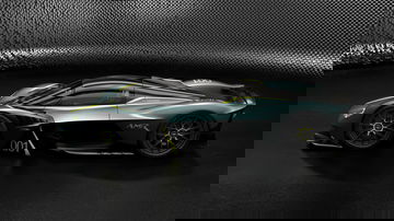 Aston Martin Valkyrie With Amr Track Performance Pack Stirling Green And Lime Livery 3
