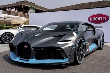 Vista frontal y lateral del Bugatti Divo en presentación oficial.