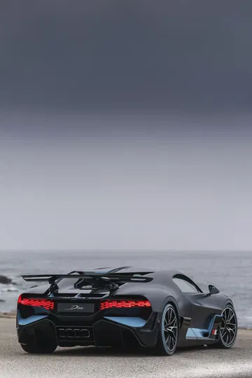 Vista cenital del techo del Bugatti Divo, destacando su diseño aerodinámico.