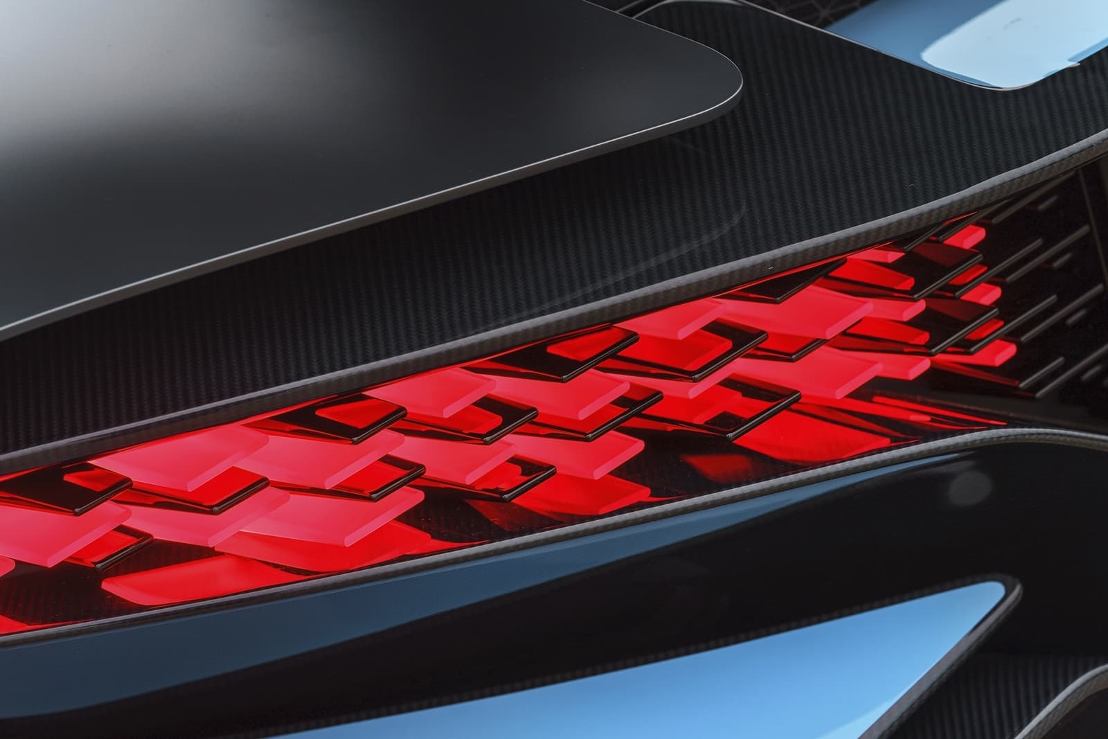 Vista cercana de la característica rejilla frontal del Bugatti Divo.