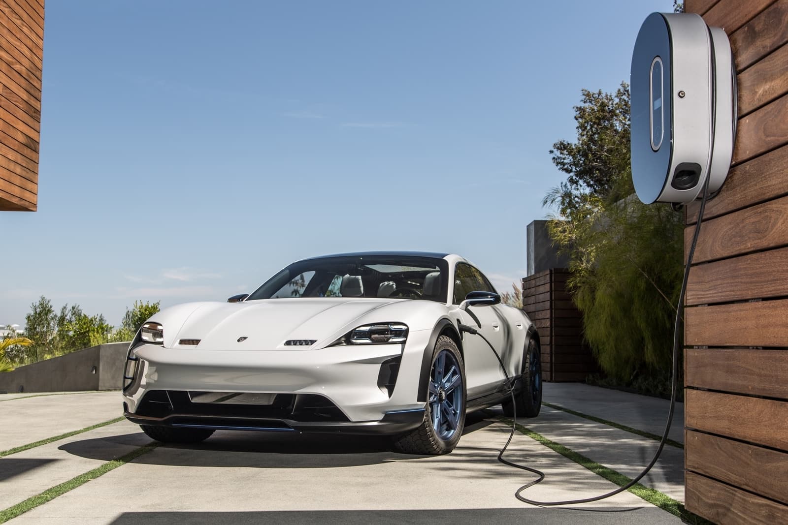 Porsche Taycan Mission E 0119 007
