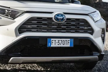 Toyota Rav4 2019 0119 004 Parrilla