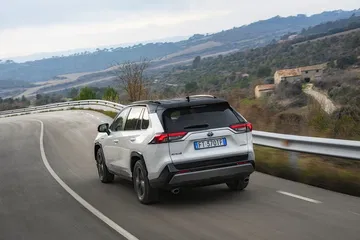 Toyota Rav4 2019 0119 062 Trasera