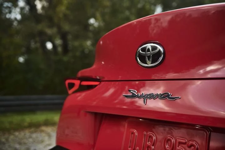 Toyota Supra Logo Maletero 2019 011