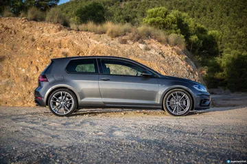 Volkswagen Golf R 3