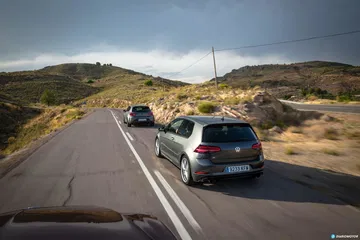 Volkswagen Golf R Seat Leon Cupra R 13
