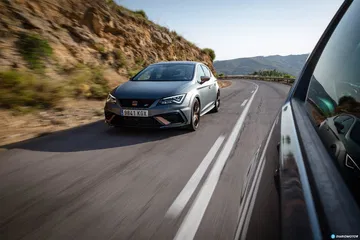 Volkswagen Golf R Seat Leon Cupra R 17