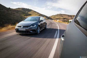 Volkswagen Golf R Seat Leon Cupra R 21