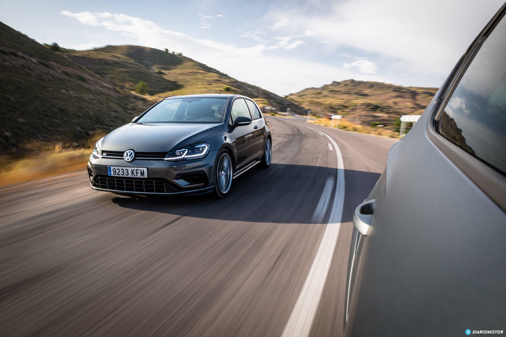 Volkswagen Golf R Seat Leon Cupra R 21