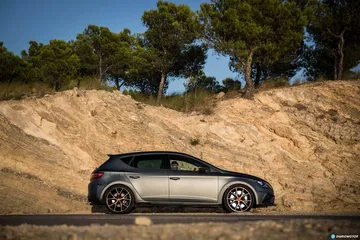 Volkswagen Golf R Seat Leon Cupra R 54