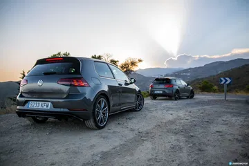 Volkswagen Golf R Seat Leon Cupra R 61