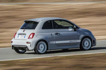 Abarth 595 Esseesse 2019 13