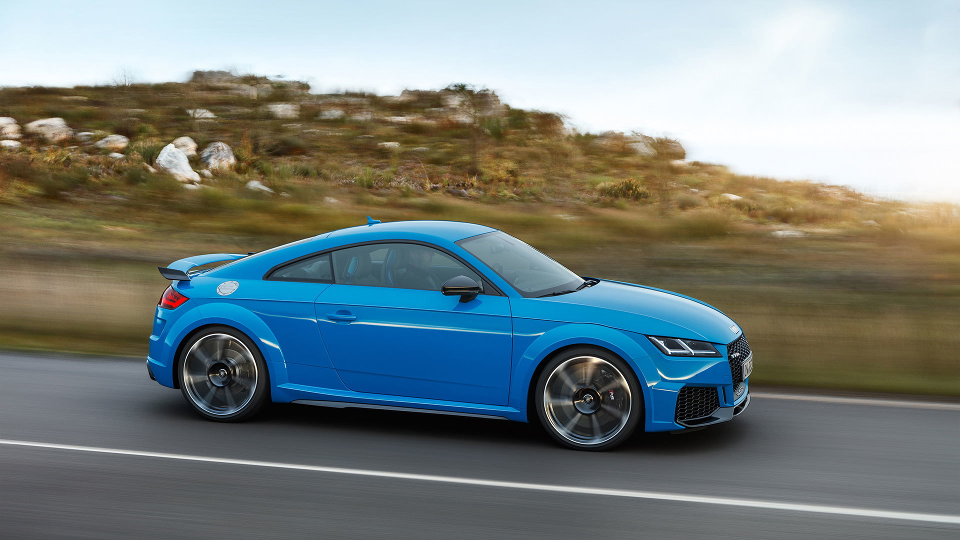 Audi Tt Rs 2019 Azul Exterior Movimiento 01