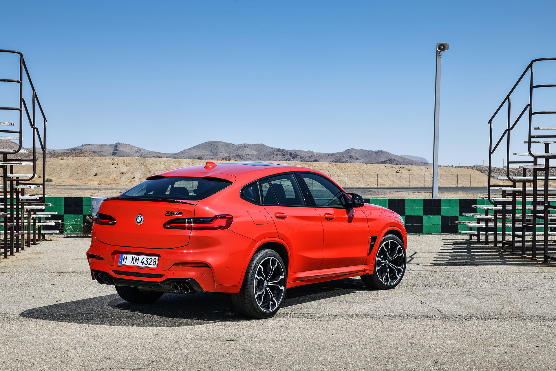 Bmw X4 M 2019 Rojo Exterior Movimiento 16