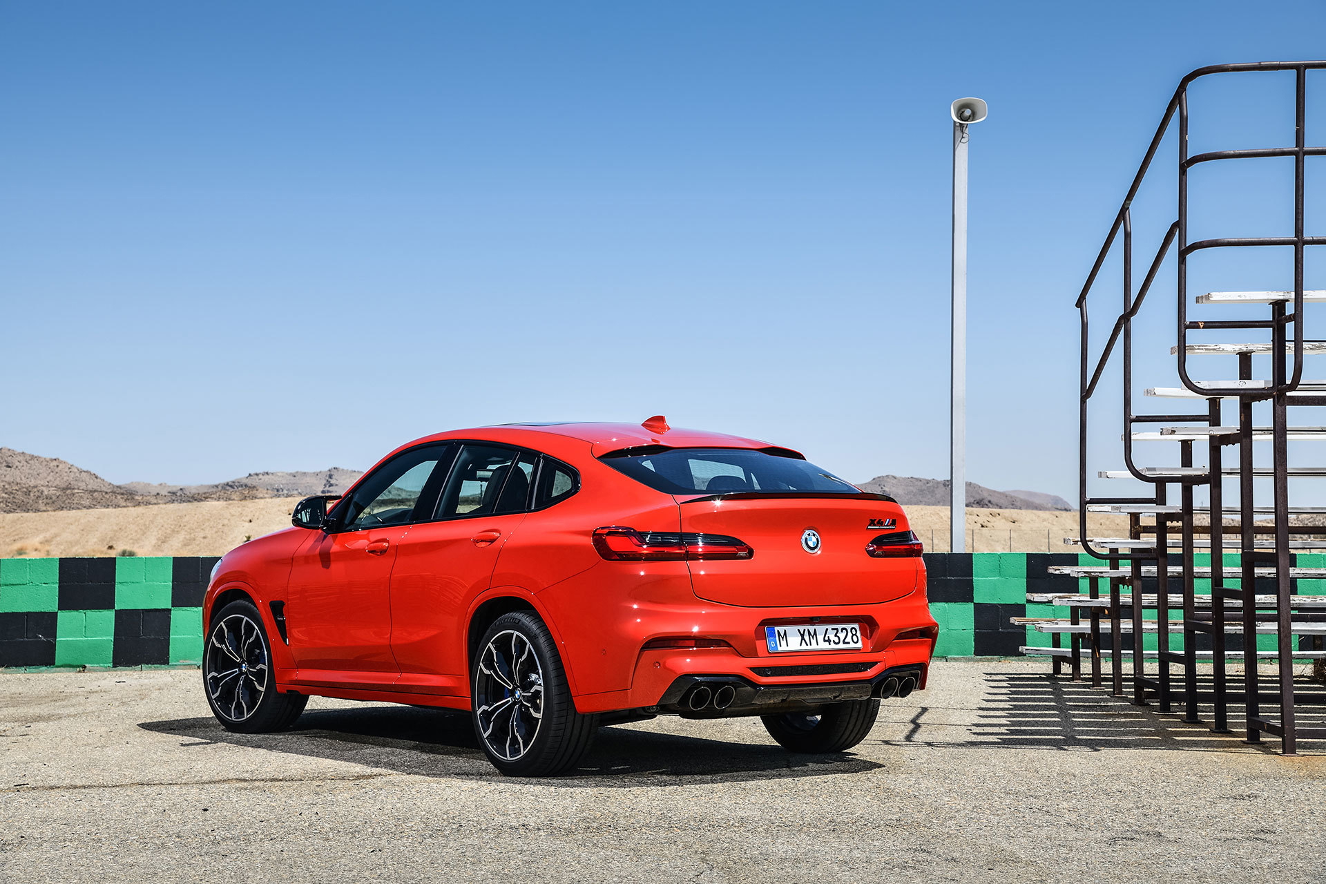 Bmw X4 M 2019 Rojo Exterior Movimiento 17