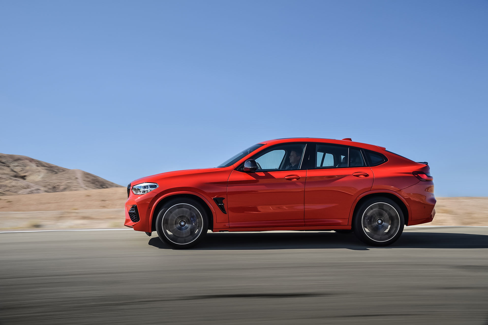Bmw X4 M 2019 Rojo Exterior Movimiento 23