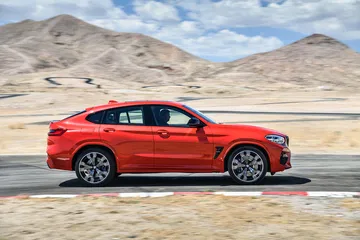 Bmw X4 M 2019 Rojo Exterior Movimiento 24