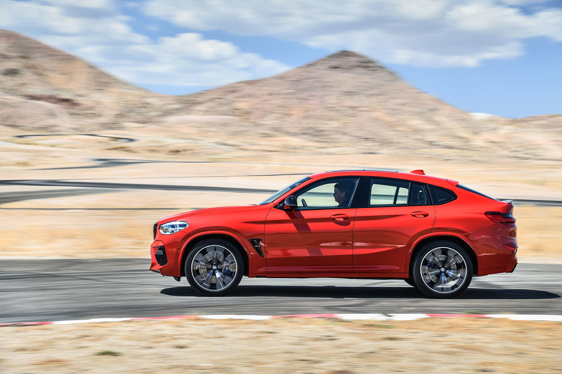 Bmw X4 M 2019 Rojo Exterior Movimiento 25
