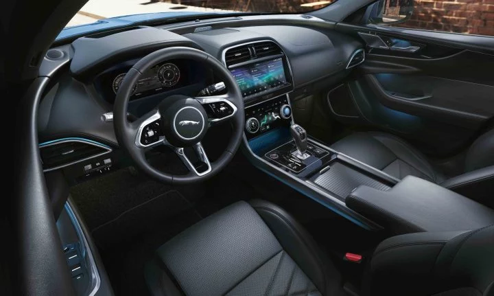 Jaguar Xe 2019 10 Interior