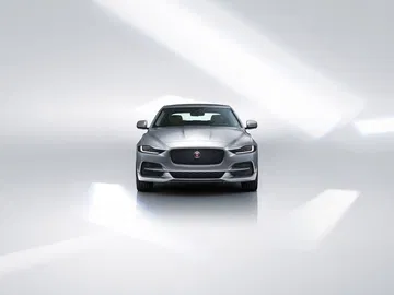 Jaguar Xe 2019 10
