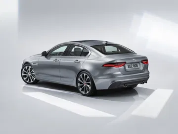 Jaguar Xe 2019 12