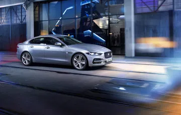 Jaguar Xe 2019 13