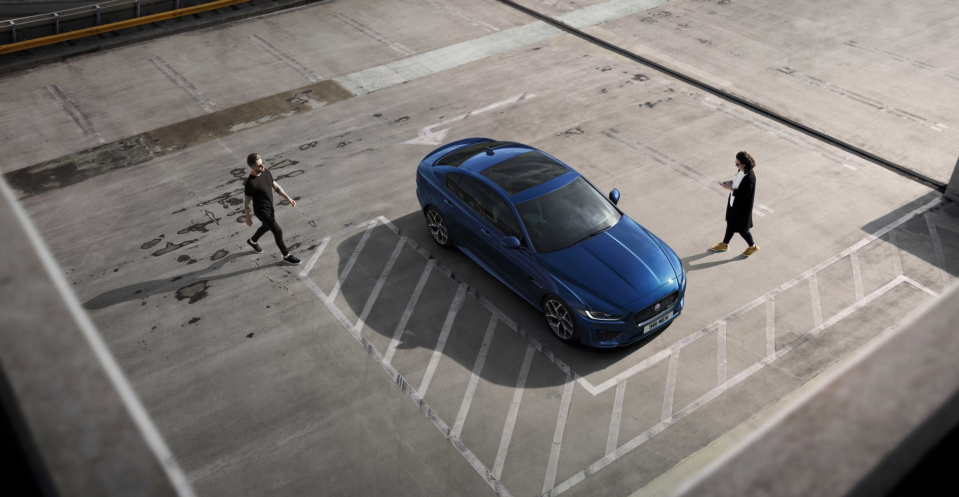 Jaguar Xe 2019 19