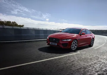 Jaguar Xe 2019 21