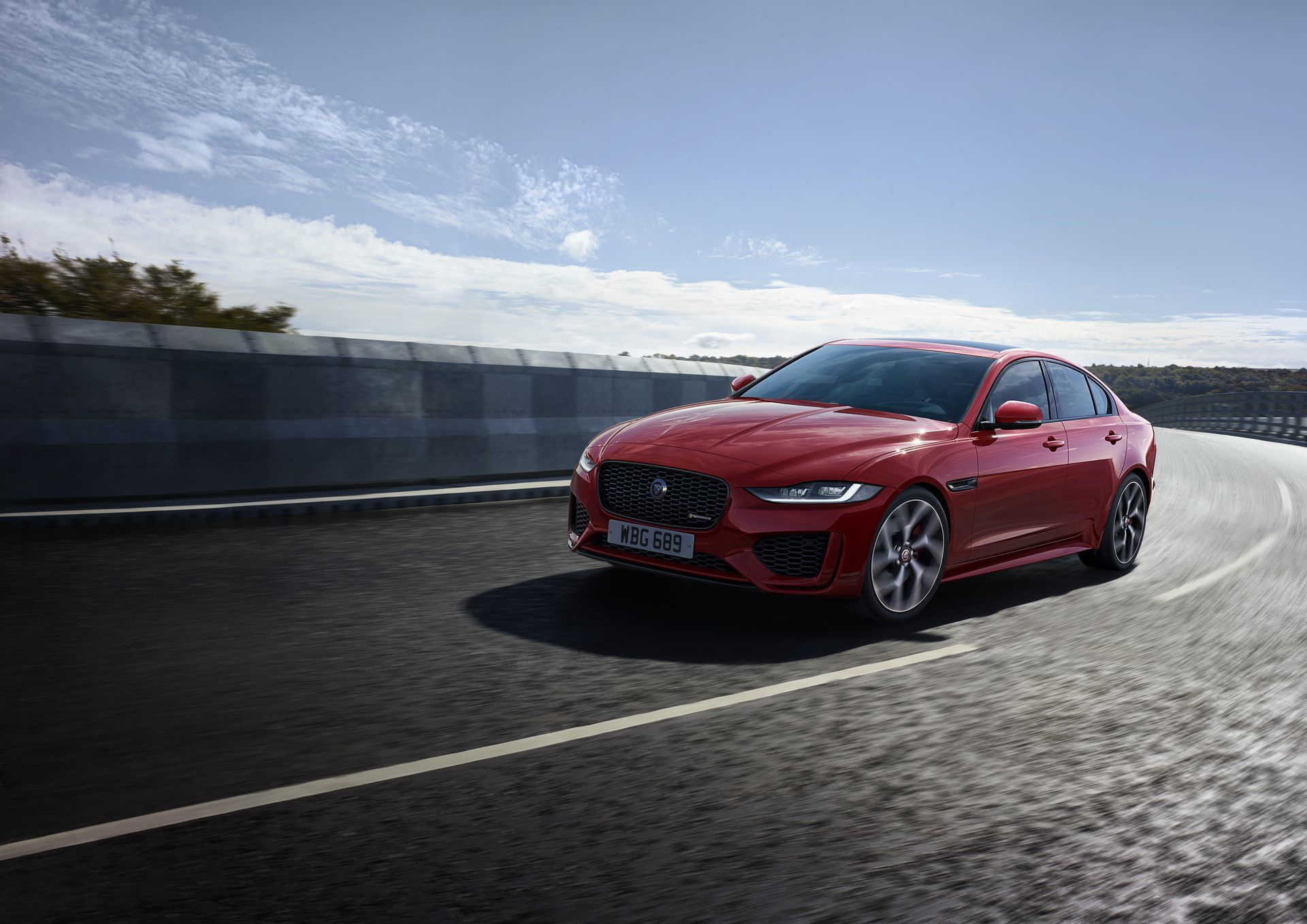 Jaguar Xe 2019 21