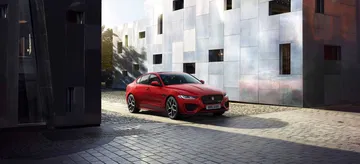Jaguar Xe 2019 25