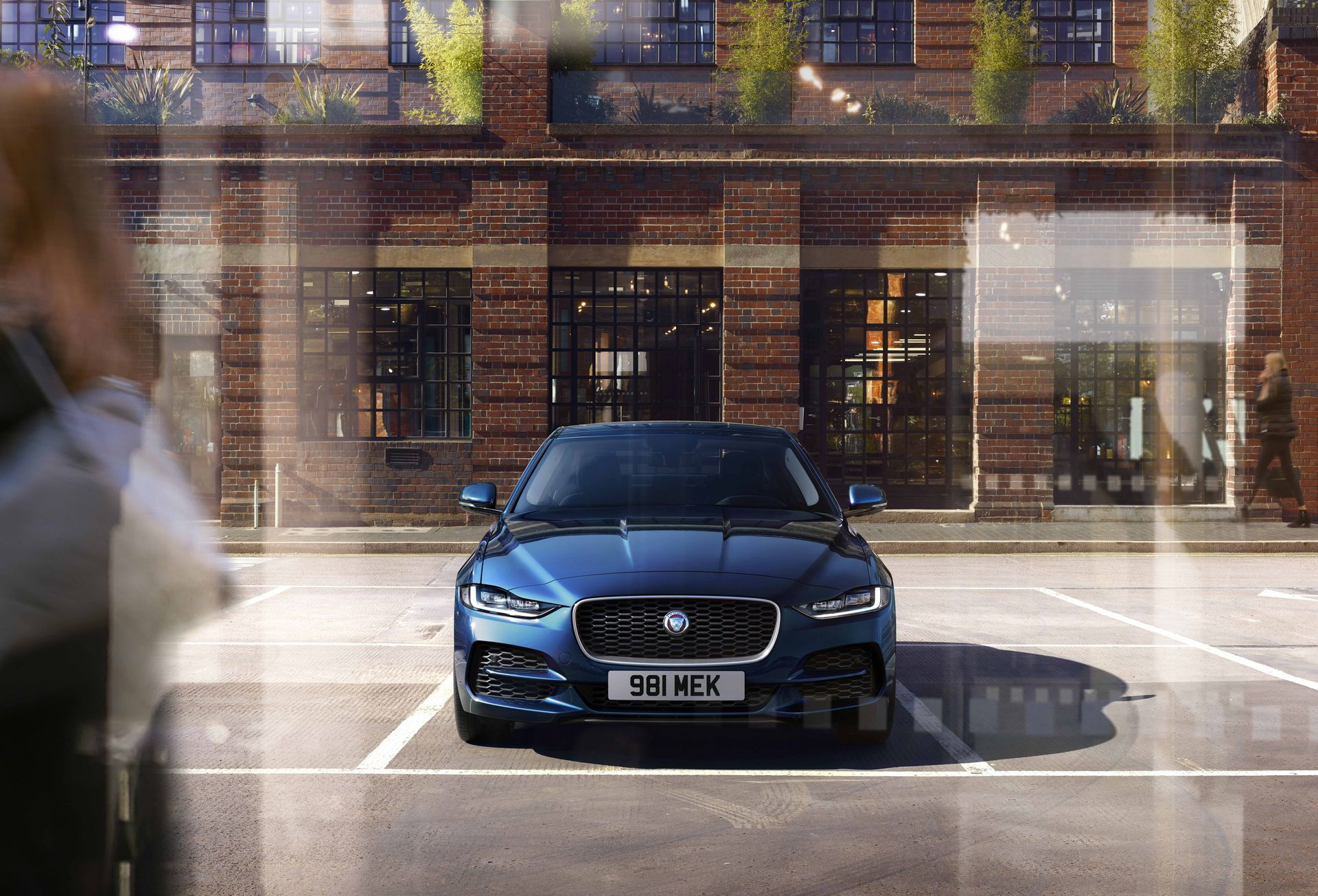 Jaguar Xe 2019 28