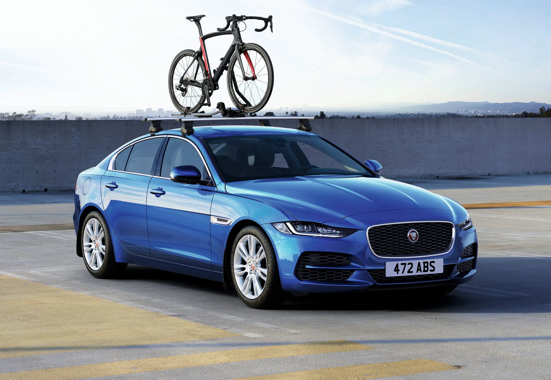 Jaguar Xe 2019 30