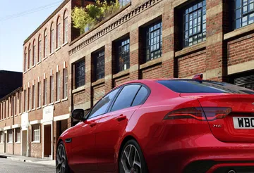 Jaguar Xe 2019 32