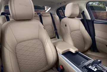 Jaguar Xe 2019 5 Interior