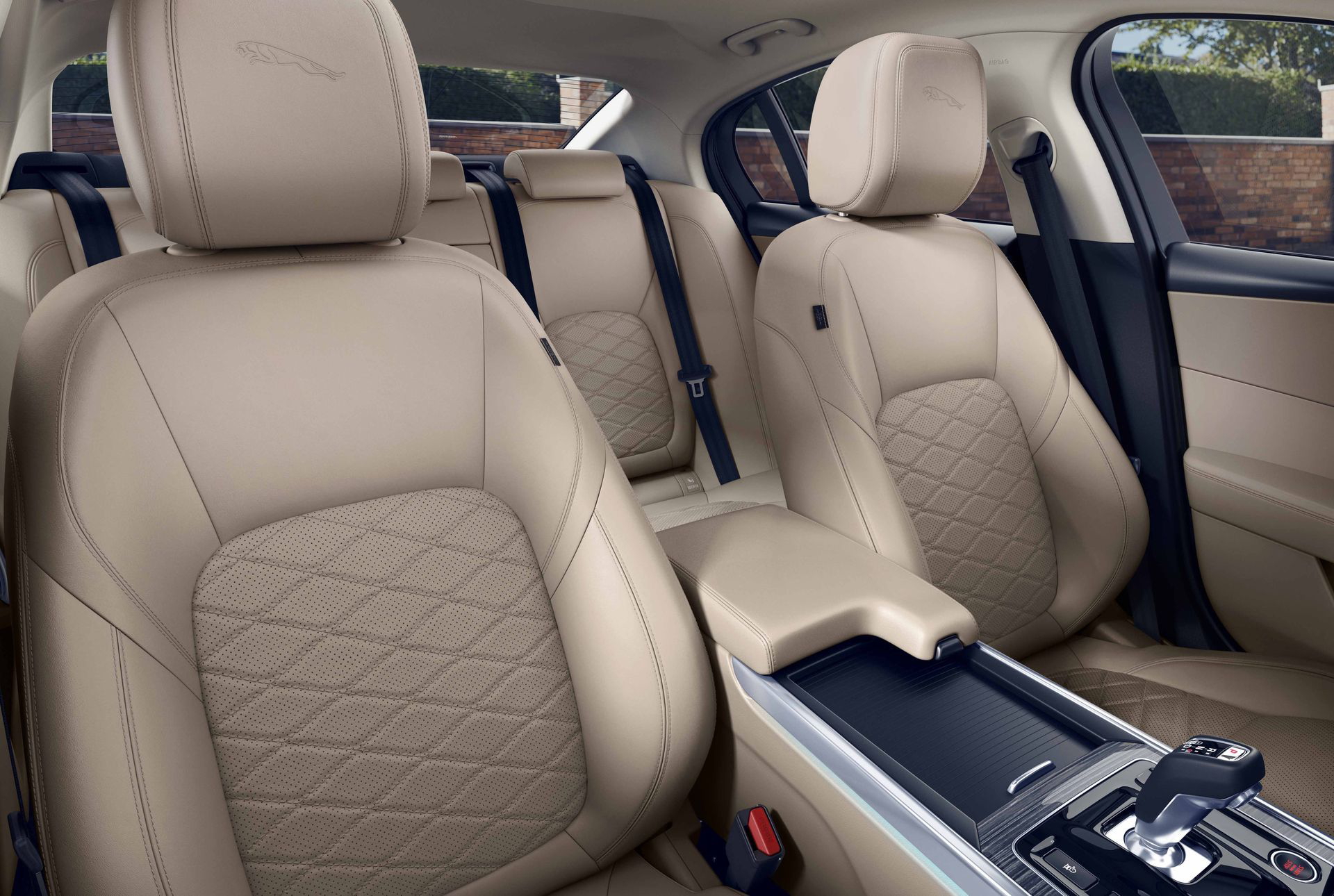 Jaguar Xe 2019 5 Interior